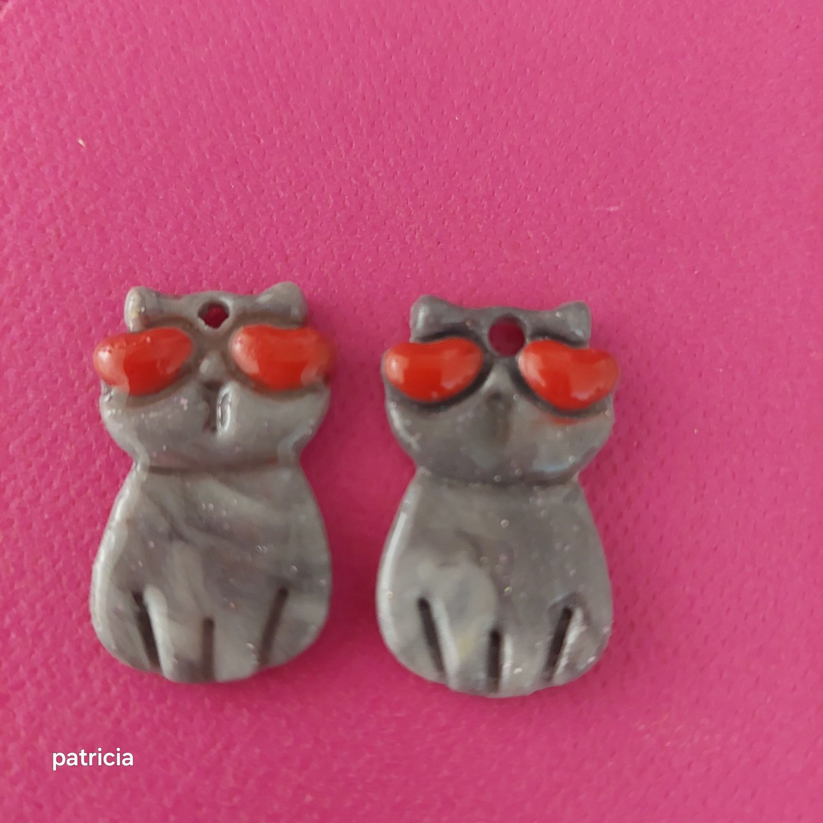 Pampilles chats gris. Créoles vendue séparément 3 euros