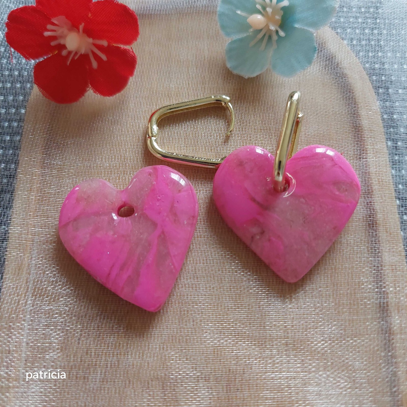 Pampilles cœur fuchsia marbré. Créoles vendue séparément 3 euros