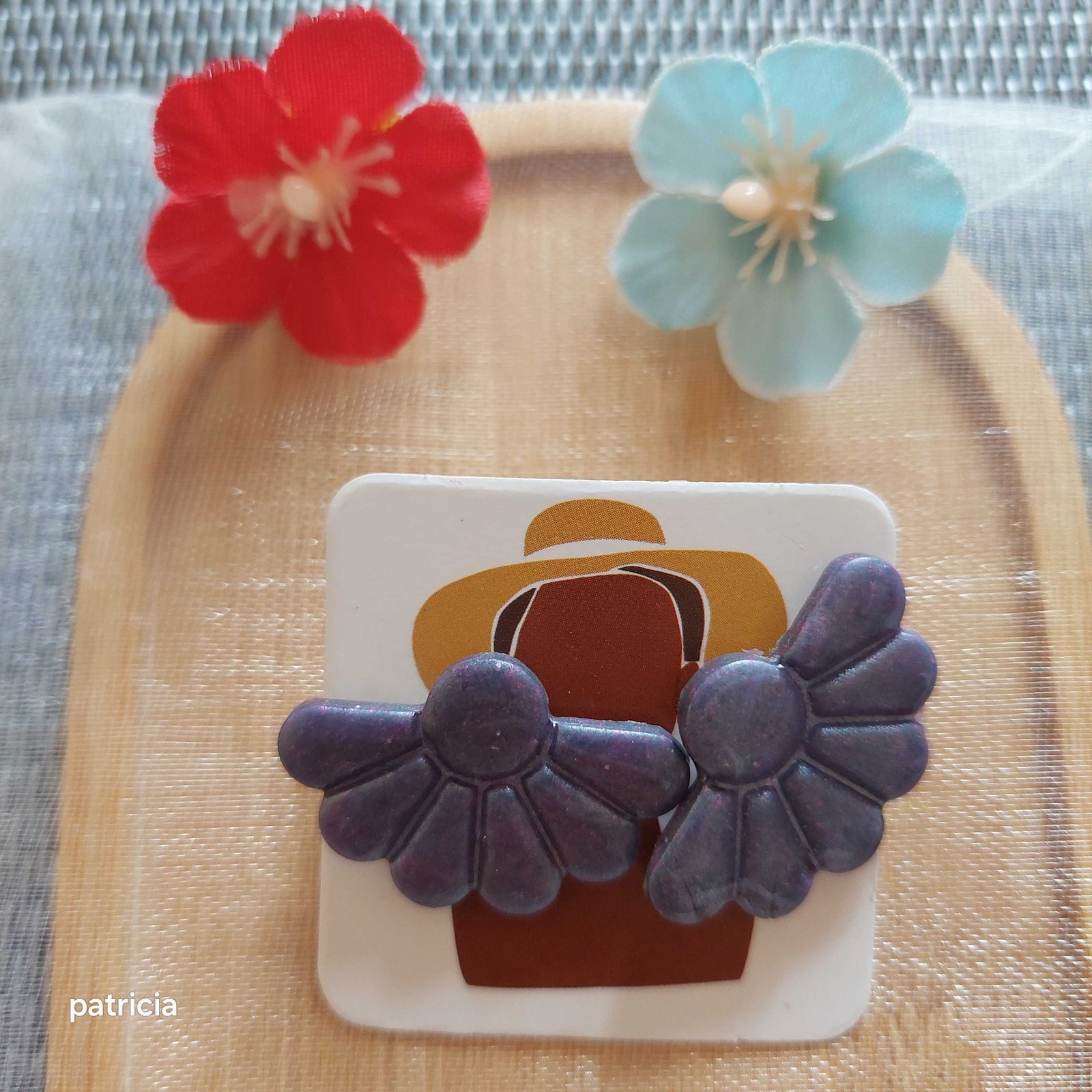 Boucles d'oreilles demi marguerite.