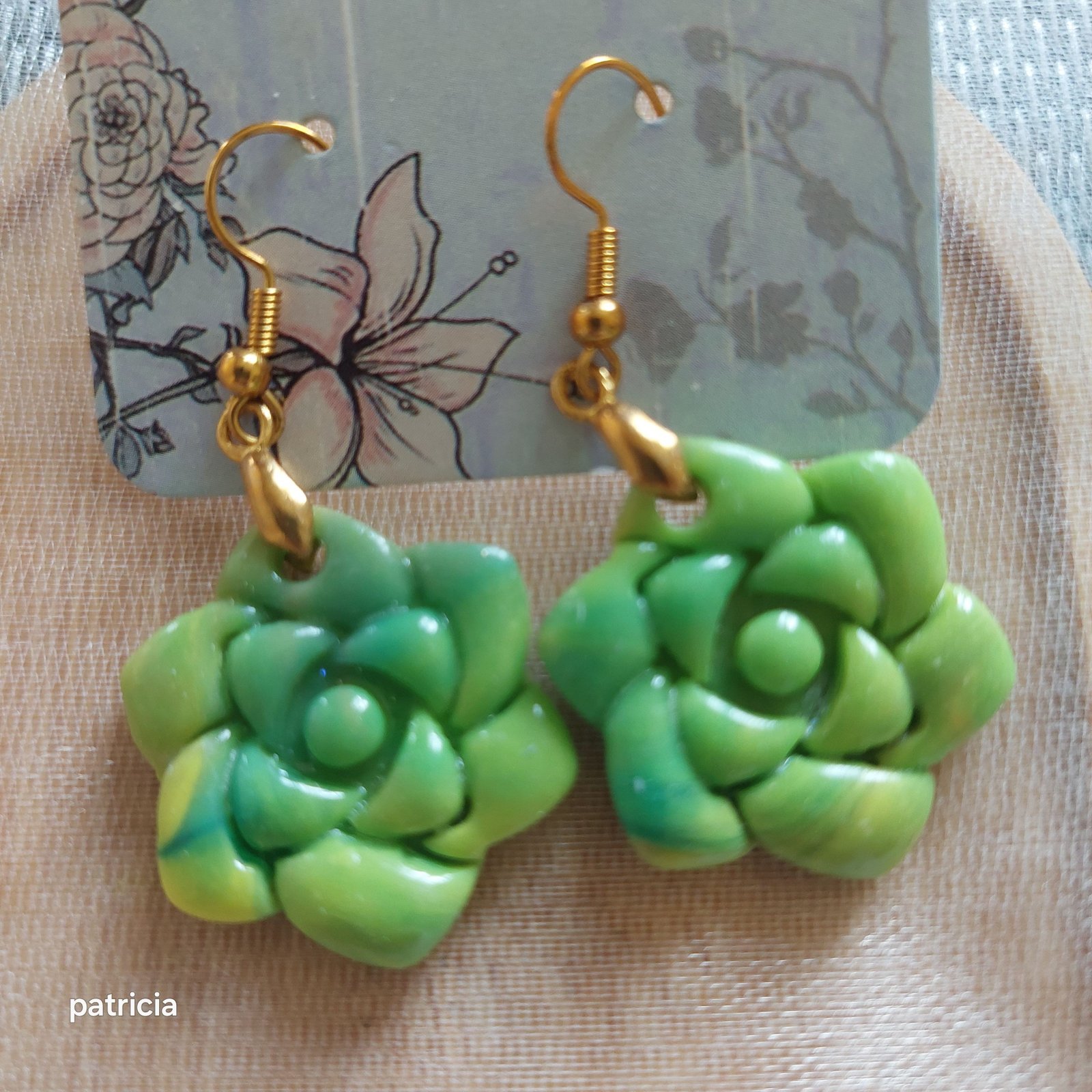 Boucles d'oreilles fleuries, douceur tropical. Créoles vendue séparément 3 euros