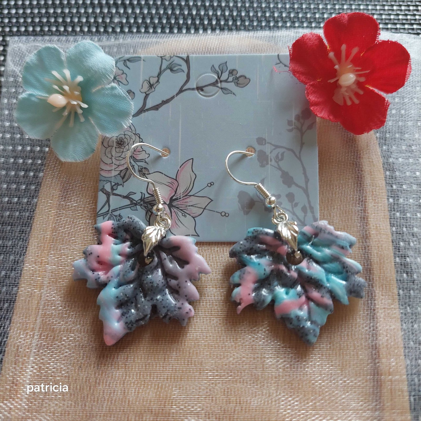 Boucles d'oreilles éclats de feuillages.